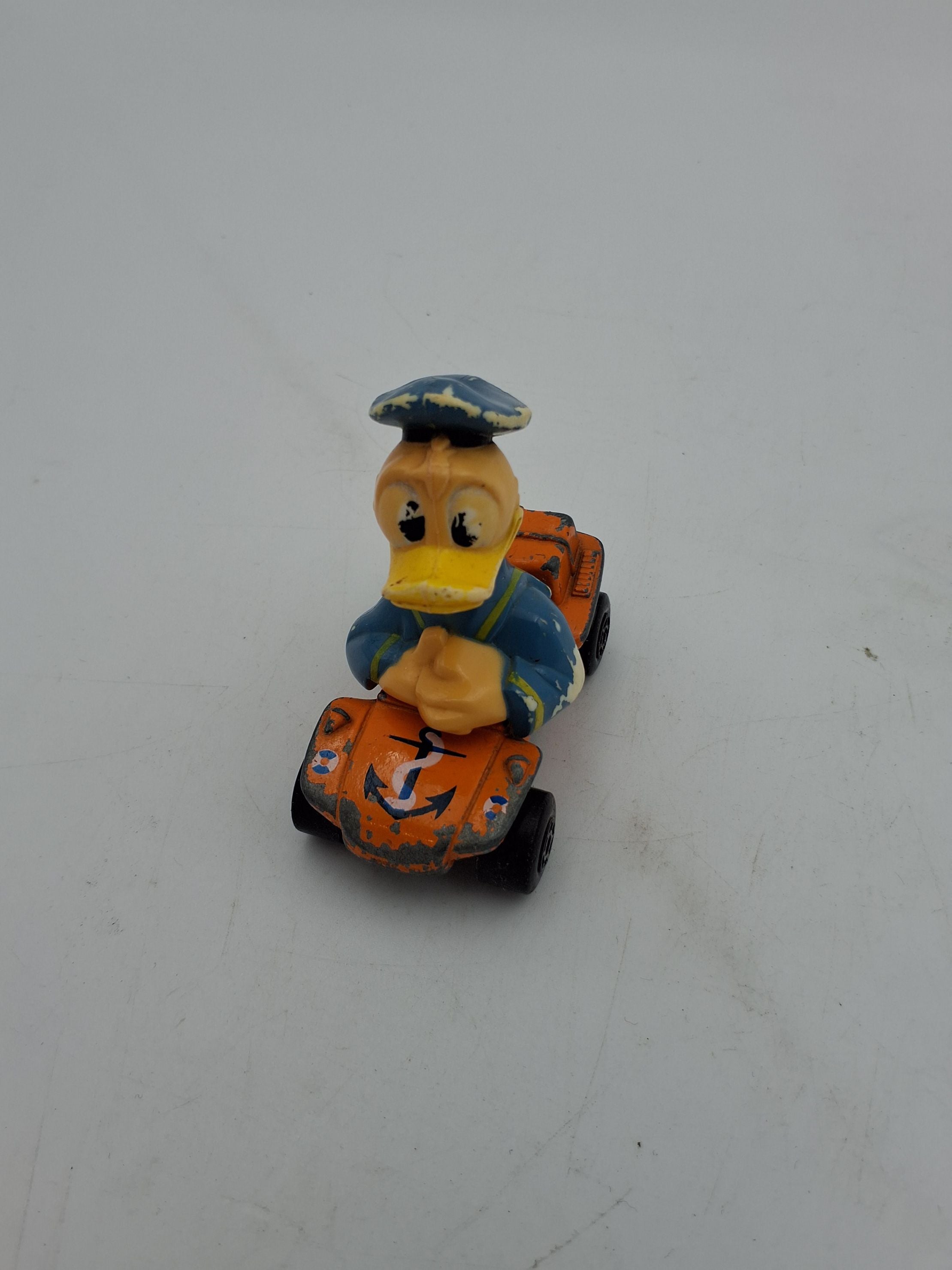 Vintage Anders And i orange lille bil